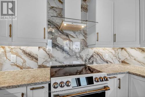 Stunning backsplash - 2509/2510 - 515 St Laurent Boulevard, Ottawa, ON - Indoor Photo Showing Kitchen