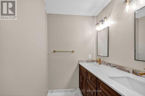 His/Her sinks - 2509/2510 - 515 St Laurent Boulevard, Ottawa, ON - Indoor Photo Showing Bathroom