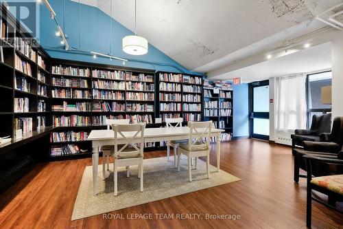 Impressive library - 2509/2510 - 515 St Laurent Boulevard, Ottawa, ON - Indoor