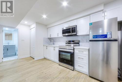 1051 Caven Street, Mississauga, ON - Indoor Photo Showing Kitchen