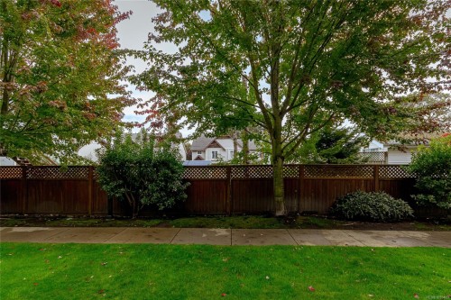 108-938 Dunford Ave, Langford, BC - Outdoor