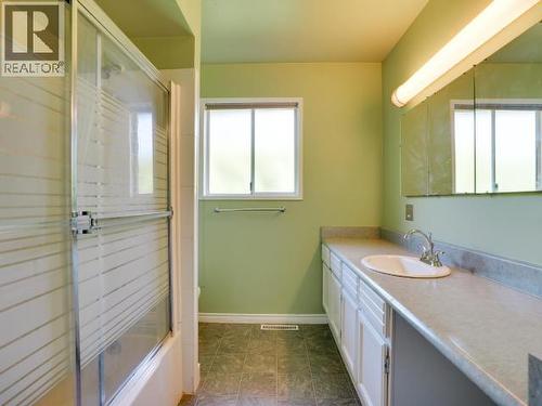 3298 Vananda Ave, Powell River, BC - Indoor Photo Showing Bathroom