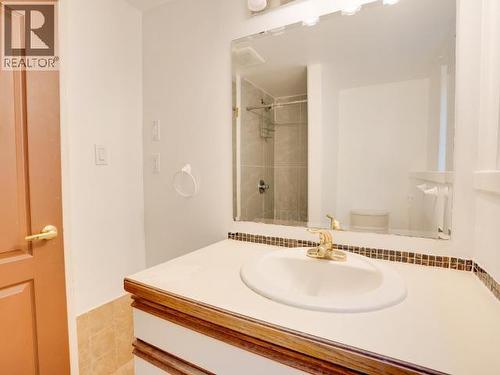 3298 Vananda Ave, Powell River, BC - Indoor Photo Showing Bathroom