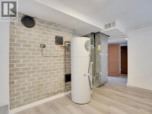 3298 Vananda Ave, Powell River, BC - Indoor Photo Showing Laundry Room