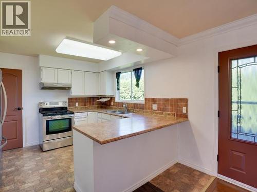 3298 Vananda Ave, Powell River, BC - Indoor Photo Showing Kitchen With Double Sink