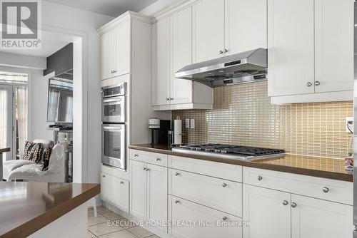 4131 Shipp Drive, Mississauga, ON - Indoor Photo Showing Kitchen With Upgraded Kitchen