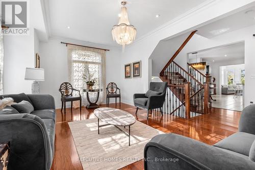 4131 Shipp Drive, Mississauga, ON - Indoor Photo Showing Living Room