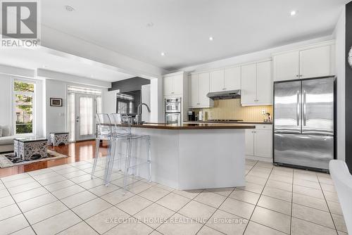 4131 Shipp Drive, Mississauga, ON - Indoor Photo Showing Kitchen With Upgraded Kitchen