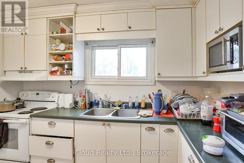 34 Kipling Place, Barrie, ON - Indoor Photo Showing Kitchen With Double Sink