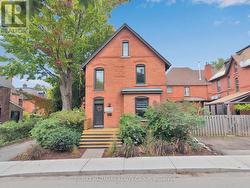 376 LYON STREET N  Ottawa, ON K1R 5X1