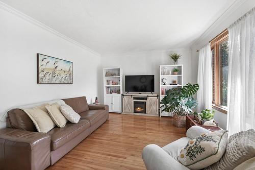Living room - 414 Boul. D'Iberville, Saint-Jean-Sur-Richelieu, QC - Indoor Photo Showing Living Room