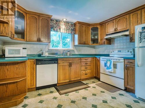 3814 Eleventh Street, Lincoln (Lincoln-Jordan/Vineland), ON - Indoor Photo Showing Kitchen