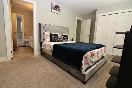 1480 Inkar Road, Kelowna, BC - Indoor Photo Showing Bedroom