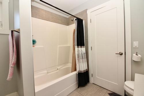 1480 Inkar Road, Kelowna, BC - Indoor Photo Showing Bathroom
