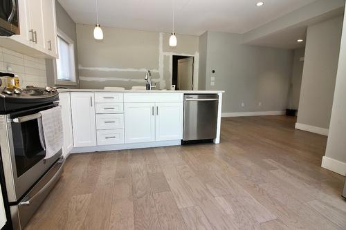 1480 Inkar Road, Kelowna, BC - Indoor Photo Showing Kitchen With Stainless Steel Kitchen With Upgraded Kitchen