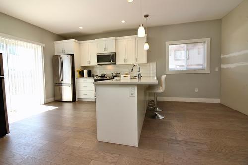 1480 Inkar Road, Kelowna, BC - Indoor Photo Showing Kitchen With Upgraded Kitchen
