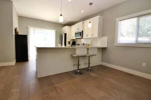 1480 Inkar Road, Kelowna, BC - Indoor Photo Showing Kitchen