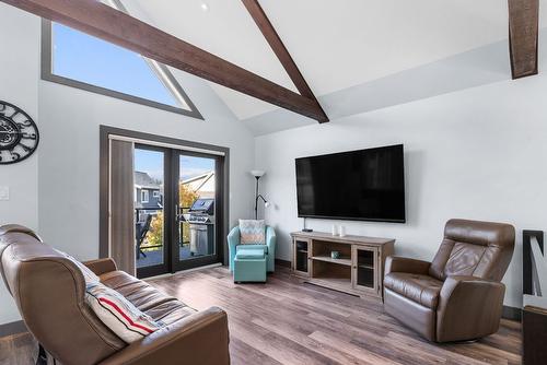 6713 Marbella Loop, Kelowna, BC - Indoor Photo Showing Living Room