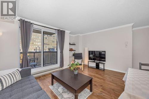 1701 - 199 Kent Street, Ottawa, ON - Indoor Photo Showing Living Room
