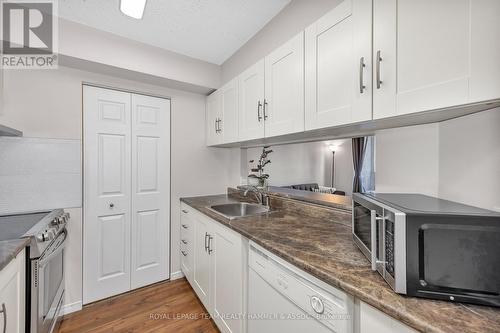 1701 - 199 Kent Street, Ottawa, ON - Indoor Photo Showing Kitchen