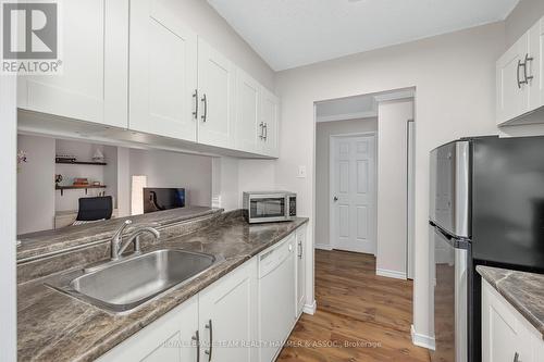 1701 - 199 Kent Street, Ottawa, ON - Indoor Photo Showing Kitchen