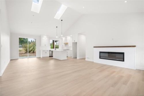 1944 Woobank Rd, Nanaimo, BC 