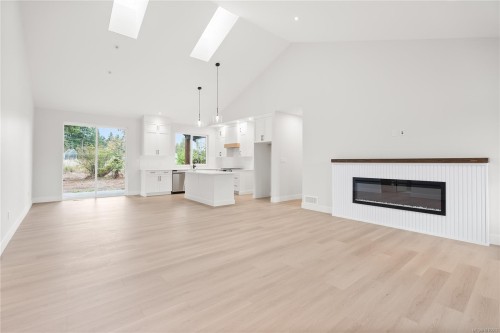 1944 Woobank Rd, Nanaimo, BC 