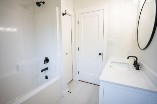 1944 Woobank Rd, Nanaimo, BC 