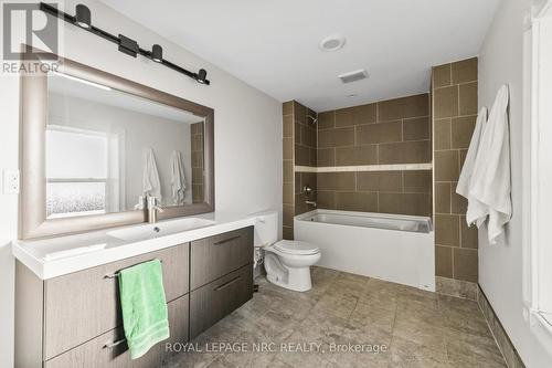 4692 Gilmore Road, Fort Erie (Mulgrave), ON - Indoor Photo Showing Bathroom