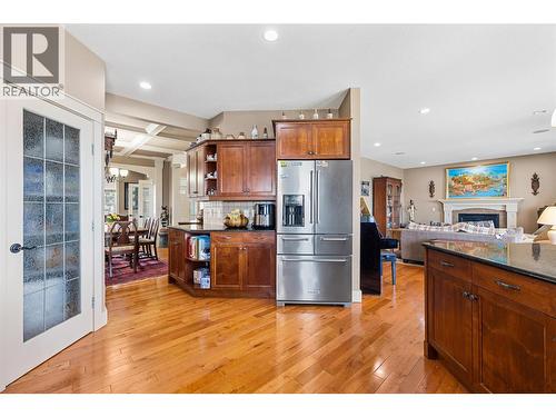 5450 South Perimeter Way, Kelowna, BC - Indoor Photo Showing Kitchen