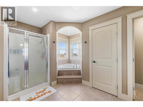 5450 South Perimeter Way, Kelowna, BC - Indoor Photo Showing Bathroom