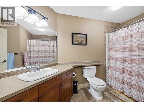 5450 South Perimeter Way, Kelowna, BC - Indoor Photo Showing Bathroom
