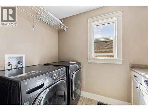 5450 South Perimeter Way, Kelowna, BC - Indoor Photo Showing Laundry Room