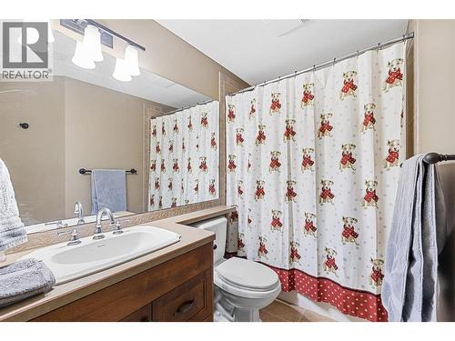 5450 South Perimeter Way, Kelowna, BC - Indoor Photo Showing Bathroom