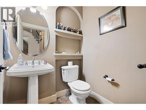 5450 South Perimeter Way, Kelowna, BC - Indoor Photo Showing Bathroom