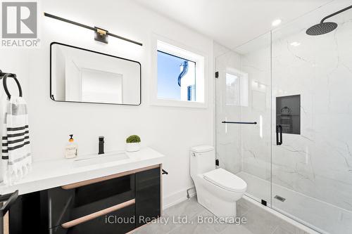 1140 Ogden Avenue, Mississauga, ON - Indoor Photo Showing Bathroom