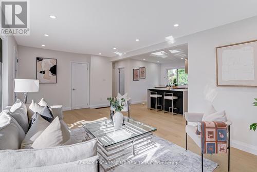 13 Skyland Drive, Hamilton, ON - Indoor Photo Showing Living Room