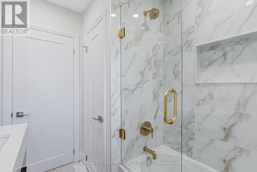13 Skyland Drive, Hamilton, ON - Indoor Photo Showing Bathroom
