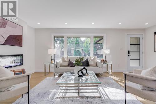 13 Skyland Drive, Hamilton, ON - Indoor Photo Showing Living Room