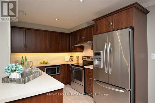41 Sister Kern Terrace, Hamilton, ON - Indoor Photo Showing Kitchen