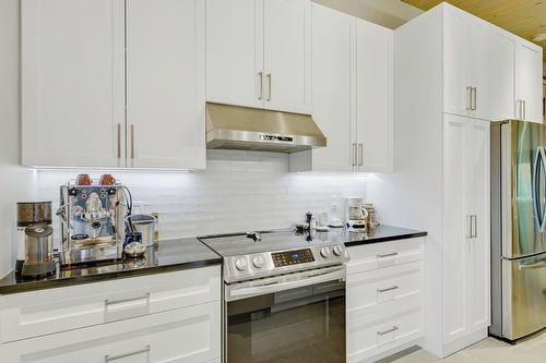 Cuisine - 2207 Ch. Du Golf, Sainte-Lucie-Des-Laurentides, QC - Indoor Photo Showing Kitchen With Upgraded Kitchen