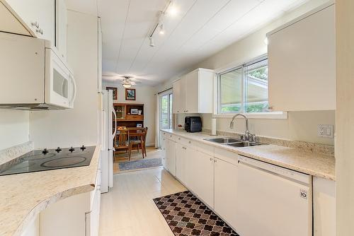 184 Snowsell Street, Kelowna, BC - Indoor Photo Showing Kitchen With Double Sink