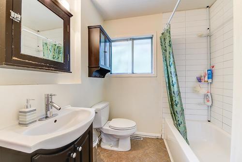 184 Snowsell Street, Kelowna, BC - Indoor Photo Showing Bathroom
