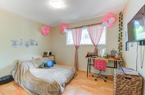 184 Snowsell Street, Kelowna, BC - Indoor Photo Showing Bedroom