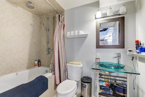 184 Snowsell Street, Kelowna, BC - Indoor Photo Showing Bathroom