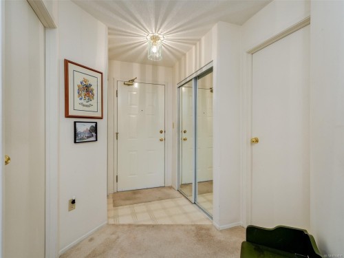 301-2354 Brethour Ave, Sidney, BC - Indoor Photo Showing Other Room