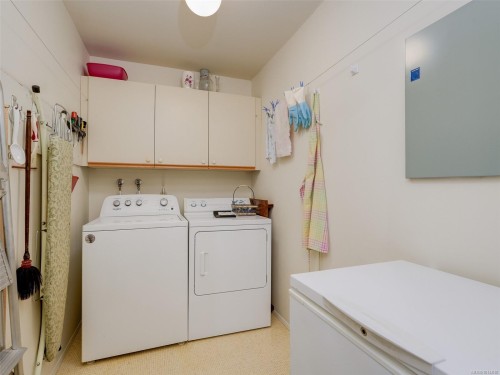301-2354 Brethour Ave, Sidney, BC - Indoor Photo Showing Laundry Room