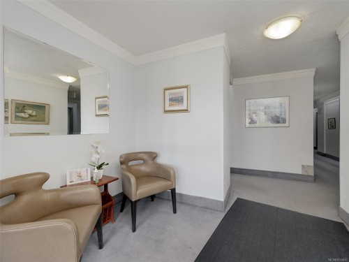301-2354 Brethour Ave, Sidney, BC - Indoor
