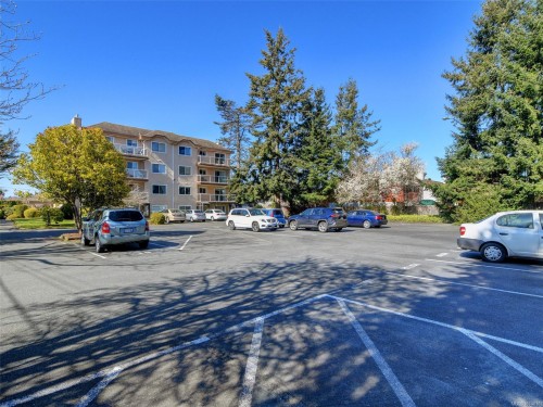 301-2354 Brethour Ave, Sidney, BC - Outdoor