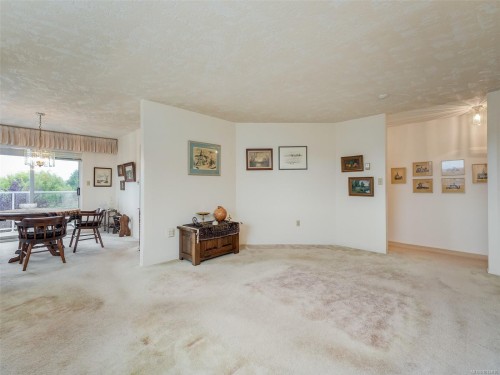 301-2354 Brethour Ave, Sidney, BC - Indoor